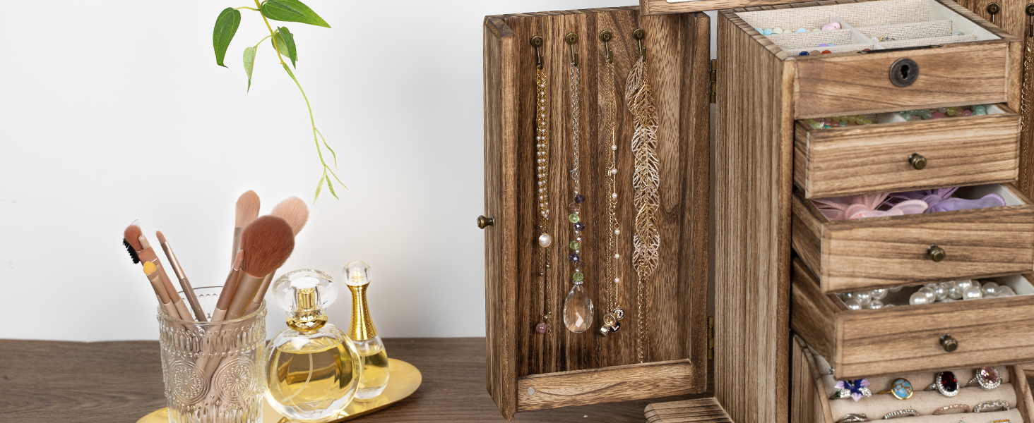 necklace holder